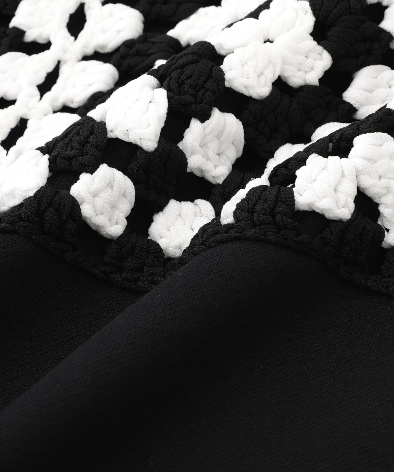 DISCOVERED(ディスカバード) 別注CROCHET SLEEVE SWEAT(UNISEX)