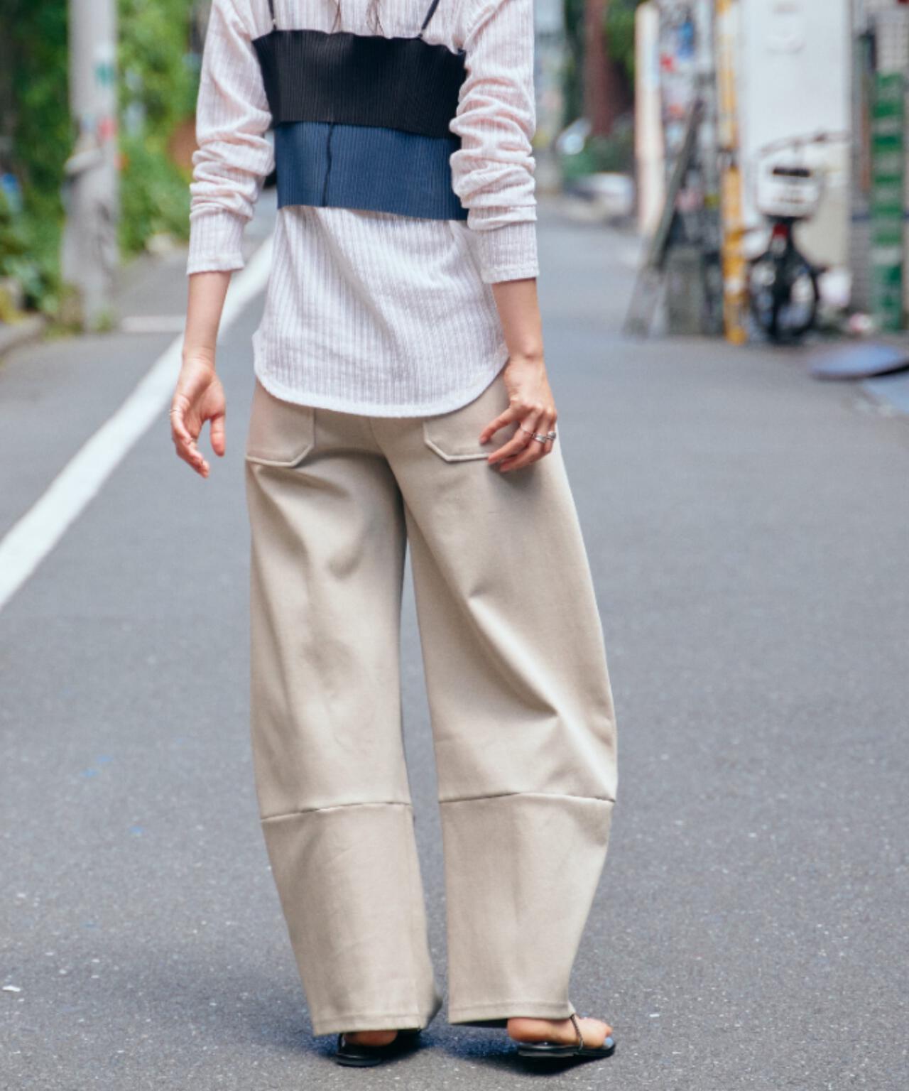 DROIT BELLO（ドロイトベロ）ポンチカーブパンツ
