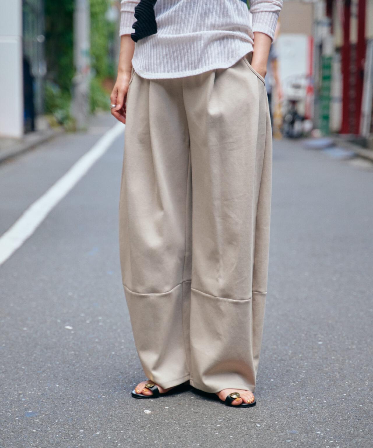 DROIT BELLO（ドロイトベロ）ポンチカーブパンツ