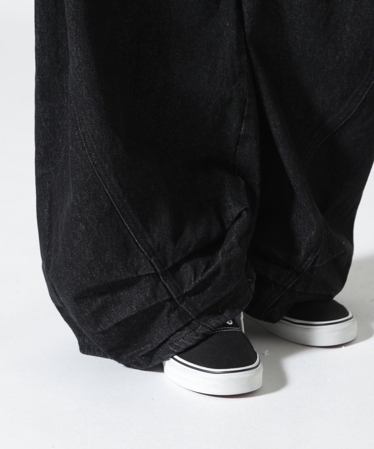 Knuth Marf（クヌースマーフ）tuck design denim pants