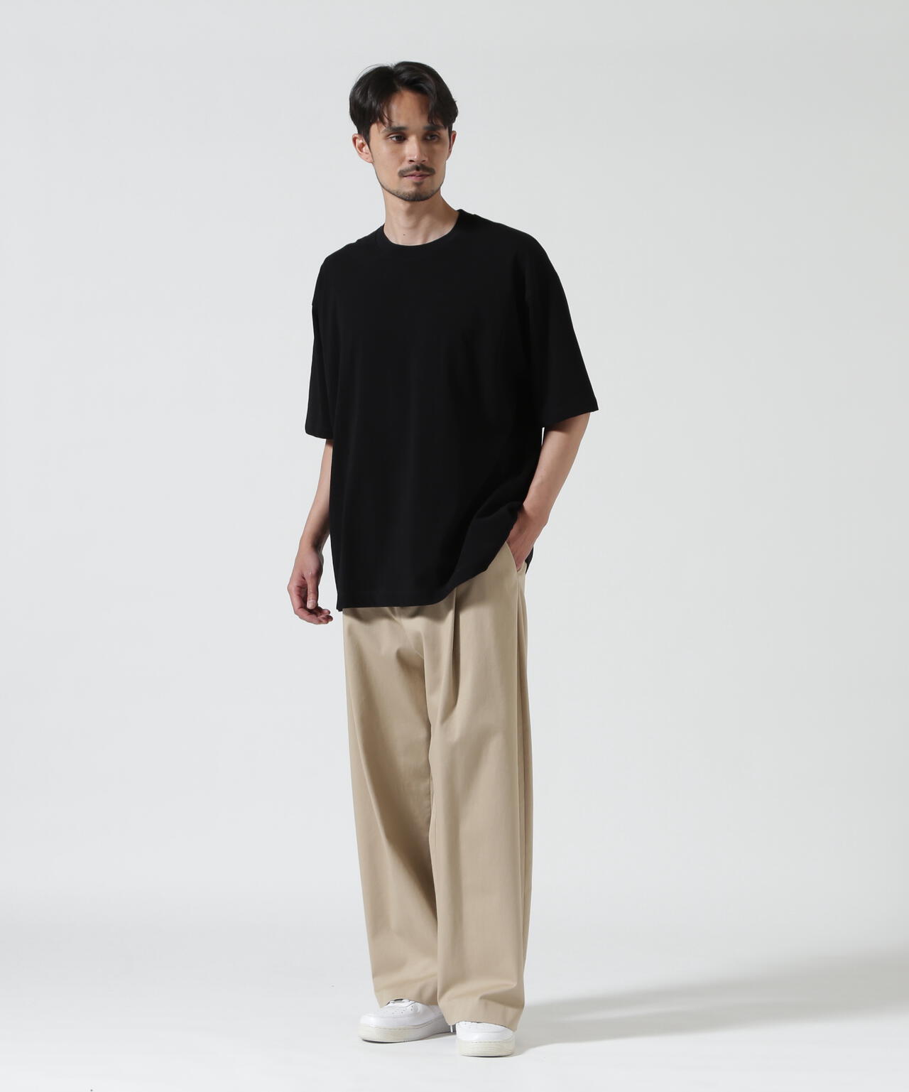 Height 178  Chest 92  Waist 76  hips 95  Shoes 27.0 着用サイズ：6