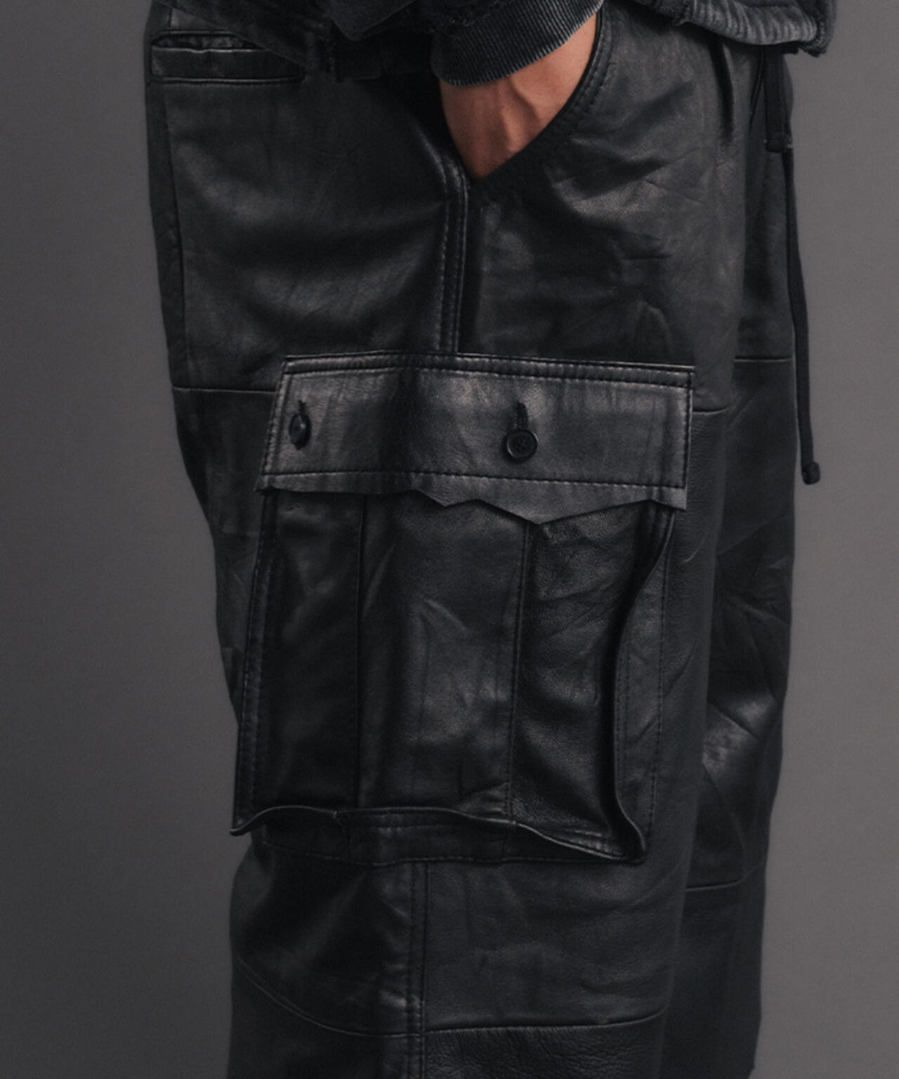 FR(13)NDS/フレンズ/REPRO-LEATHER　CARGO　SHORTS