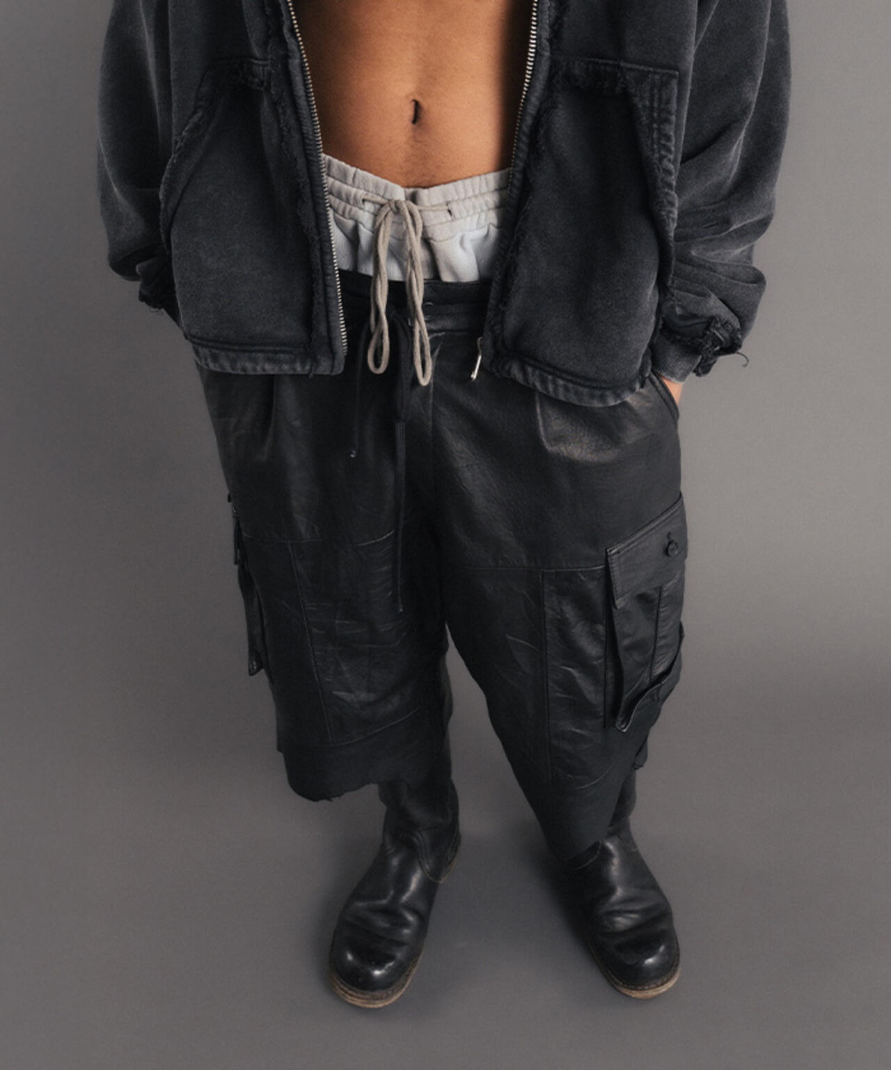 FR(13)NDS/フレンズ/REPRO-LEATHER　CARGO　SHORTS
