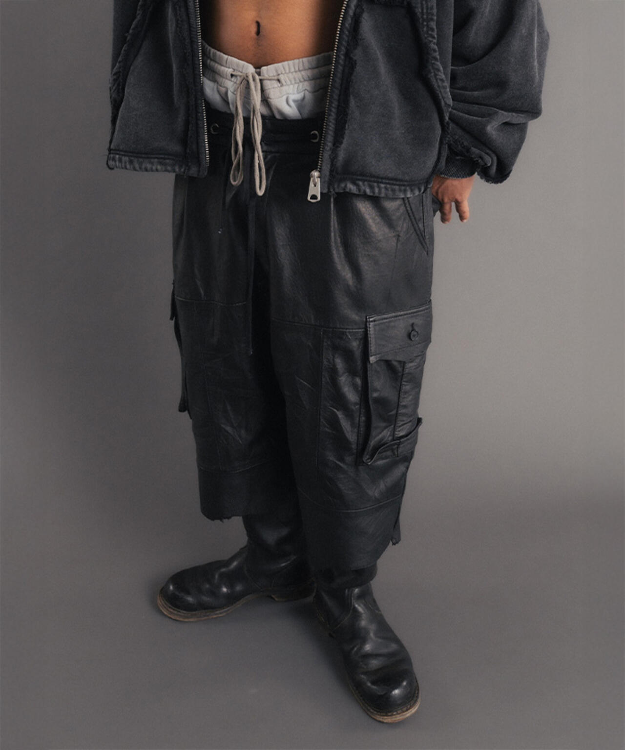FR(13)NDS/フレンズ/REPRO-LEATHER　CARGO　SHORTS