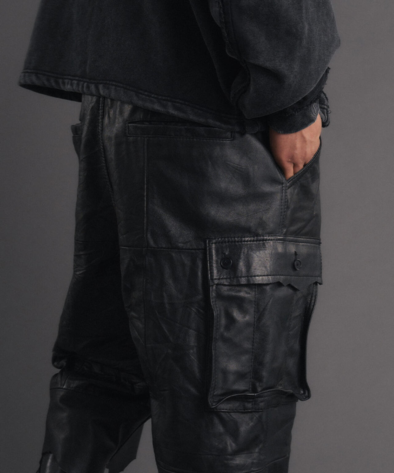 FR(13)NDS/フレンズ/REPRO-LEATHER　CARGO　SHORTS