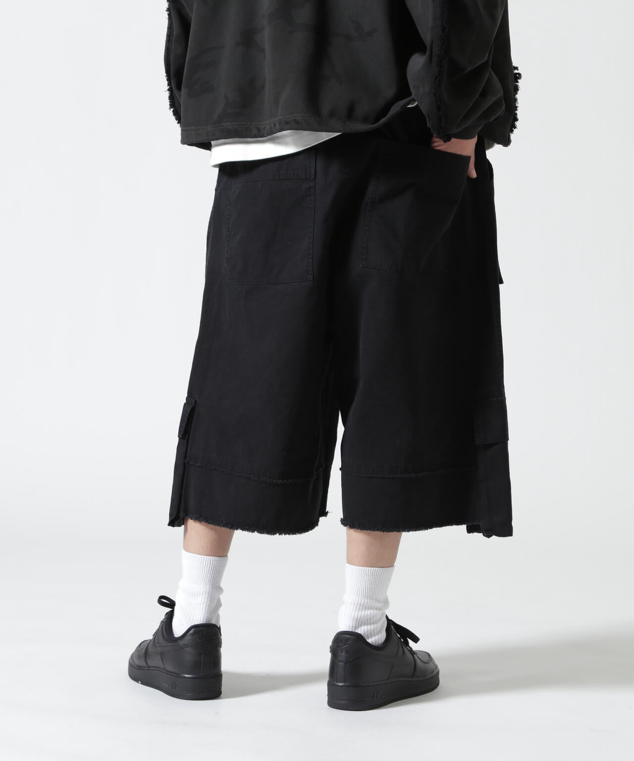 Height 178  Chest 92  Waist 76  hips 95  Shoes 27.0 着用サイズ：L