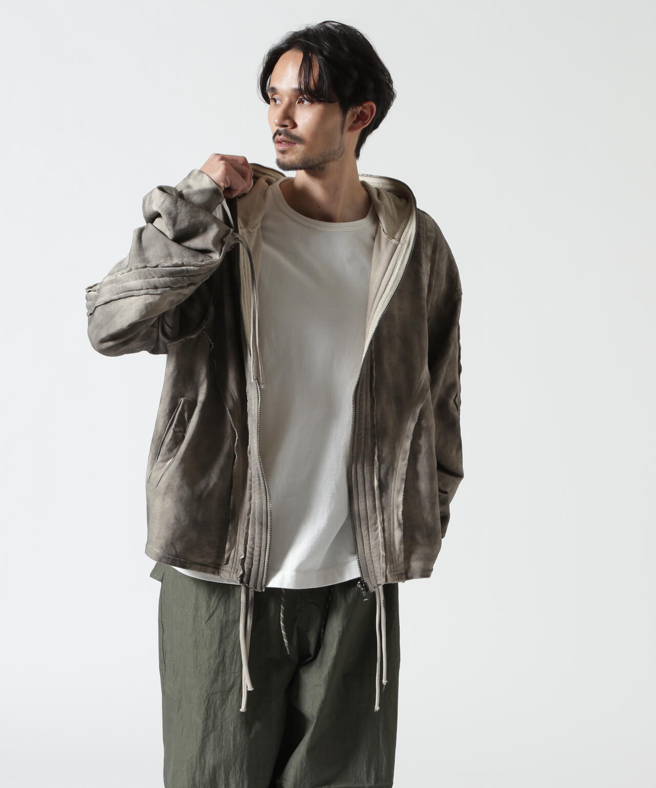 Height 178  Chest 92  Waist 76  hips 95  Shoes 27.0 着用サイズ：L
