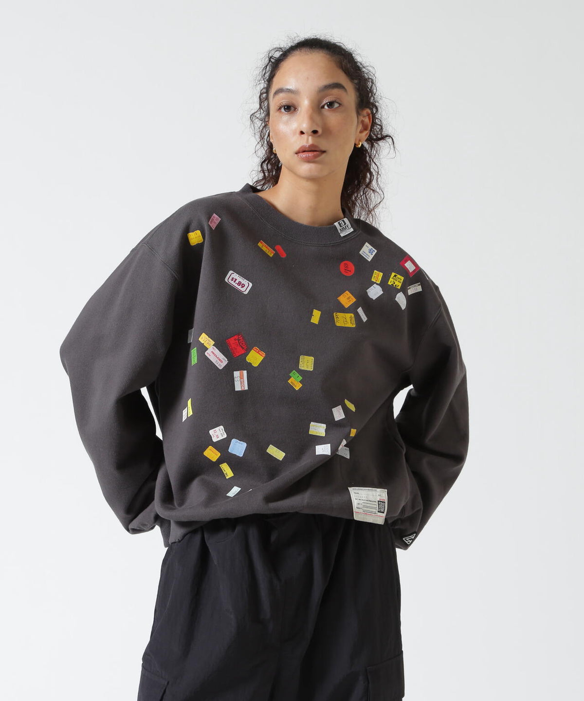 Maison MIHARAYASUHIRO/メゾン ミハラヤスヒロ/PRICE TAG STICKER PRINTED SWEATSHIRT