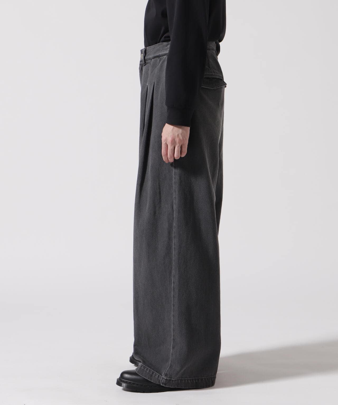 Toironier/トワロニエ/2tuck wide denim pants